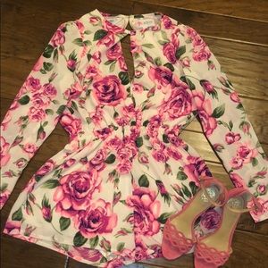 Never been worn Floral Romper💕